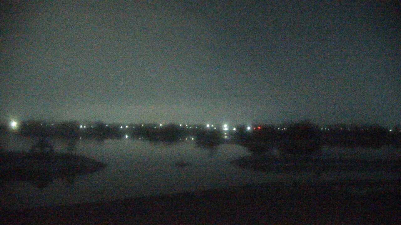 Thumbnail for current weather camera view from Three Oaks Recreation Area in Crystal Lake, Illinois