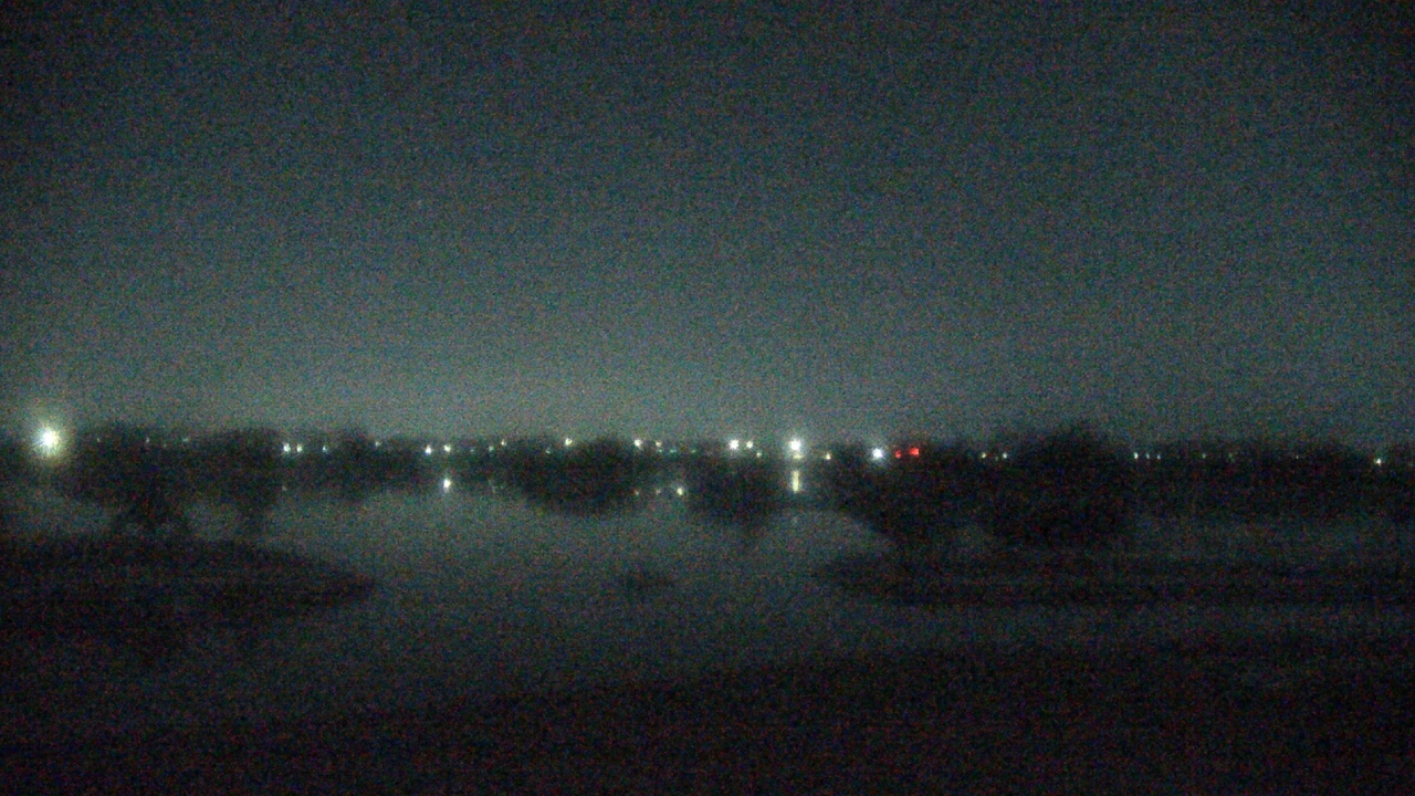 Thumbnail for current weather camera view from Three Oaks Recreation Area in Crystal Lake, Illinois