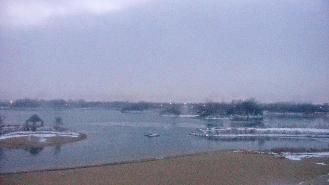 Thumbnail for current weather camera view from Three Oaks Recreation Area in Crystal Lake, Illinois