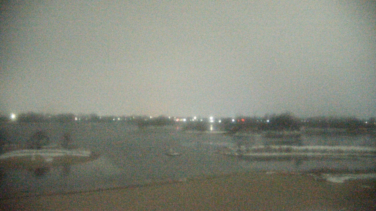 Thumbnail for current weather camera view from Three Oaks Recreation Area in Crystal Lake, Illinois