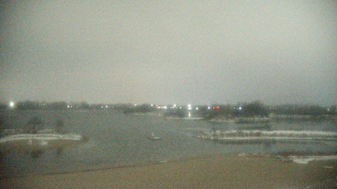 Thumbnail for current weather camera view from Three Oaks Recreation Area in Crystal Lake, Illinois