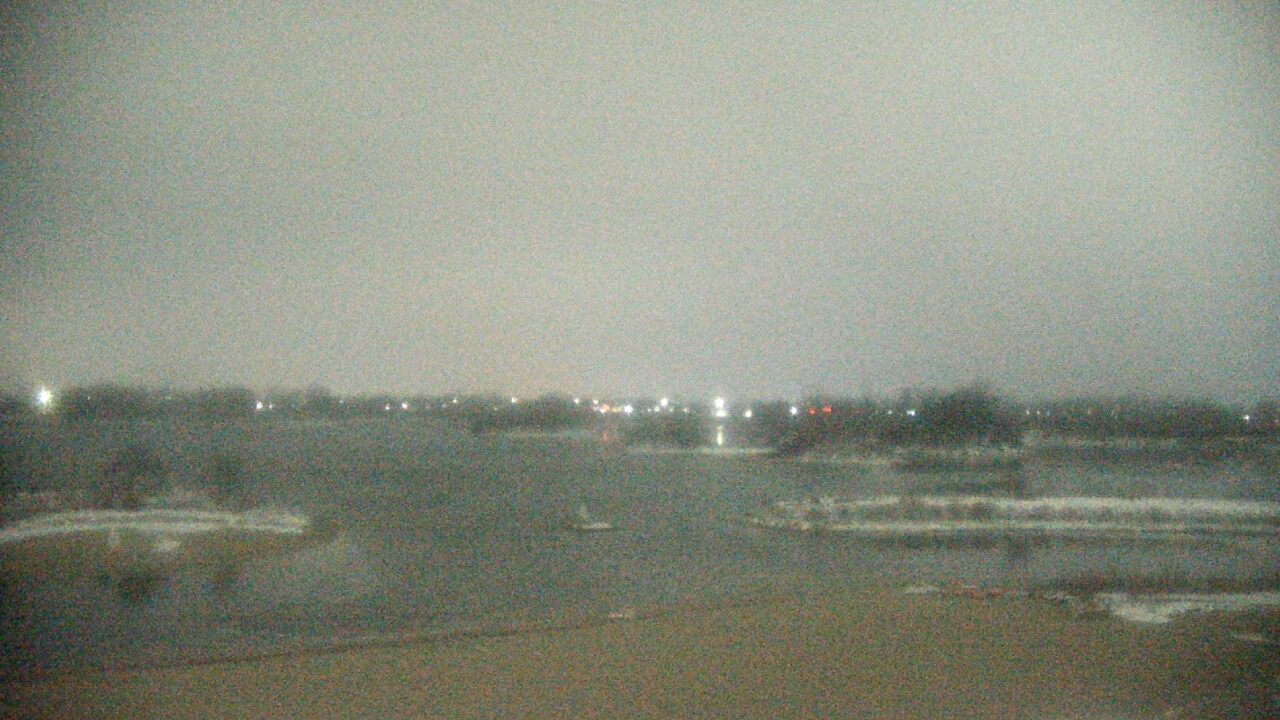 Thumbnail for current weather camera view from Three Oaks Recreation Area in Crystal Lake, Illinois