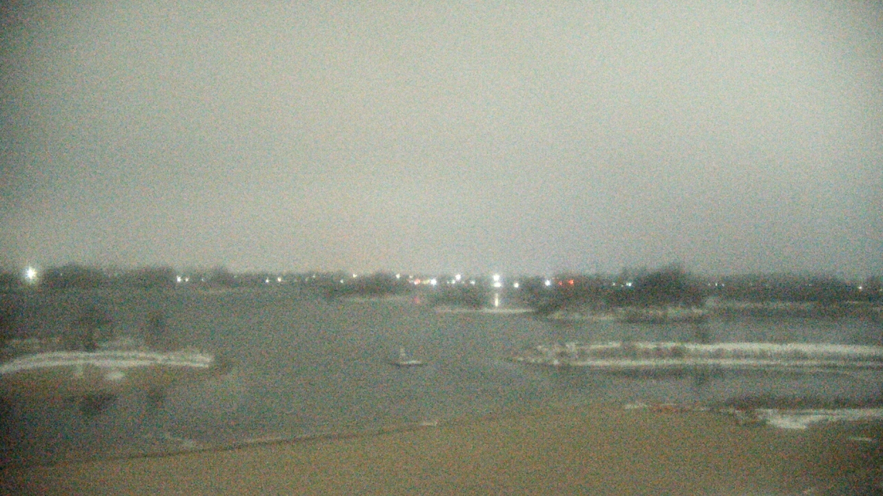 Thumbnail for current weather camera view from Three Oaks Recreation Area in Crystal Lake, Illinois