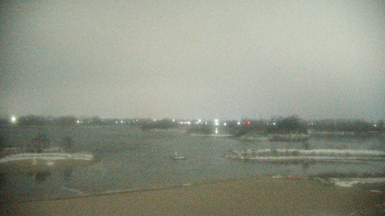 Thumbnail for current weather camera view from Three Oaks Recreation Area in Crystal Lake, Illinois