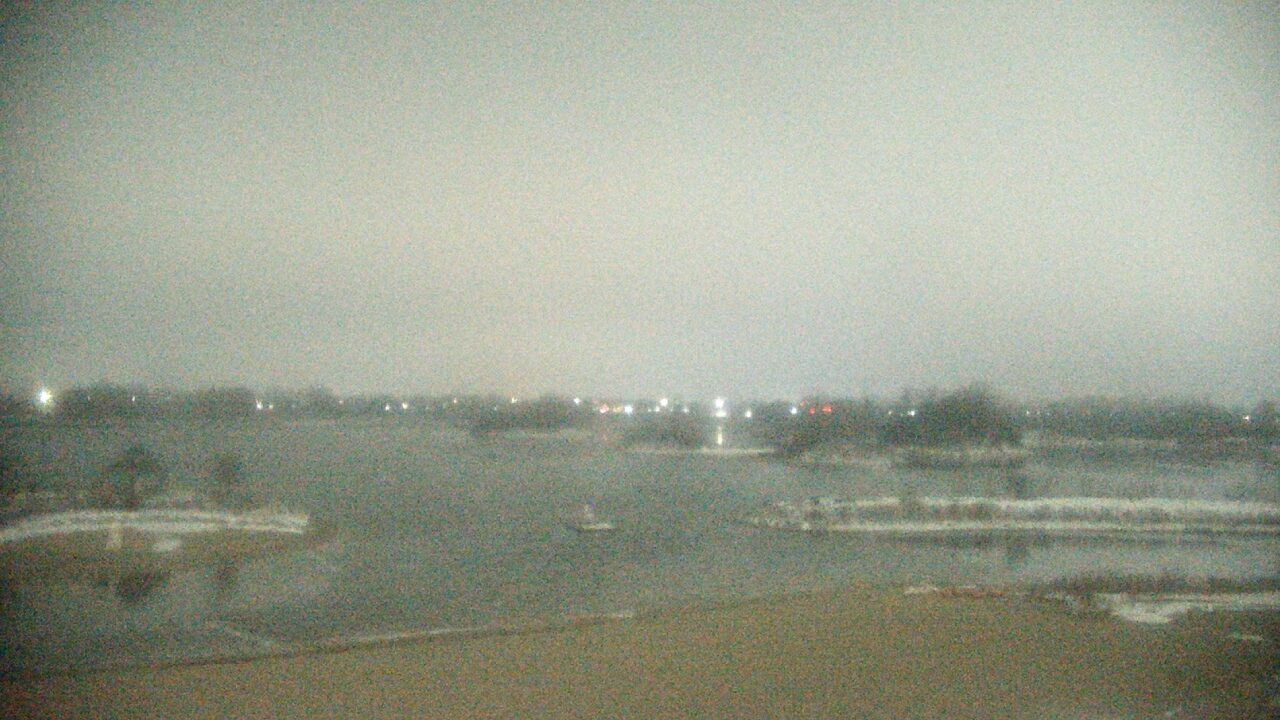 Thumbnail for current weather camera view from Three Oaks Recreation Area in Crystal Lake, Illinois