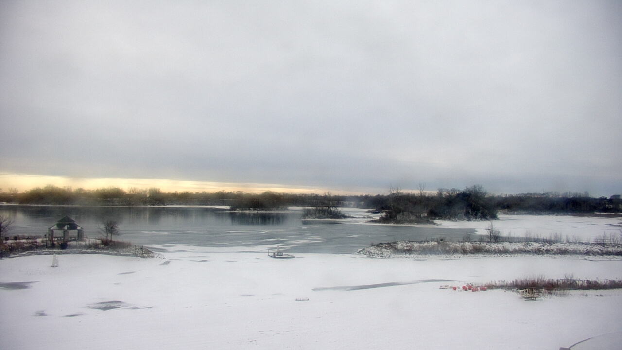 Thumbnail for current weather camera view from Three Oaks Recreation Area in Crystal Lake, Illinois