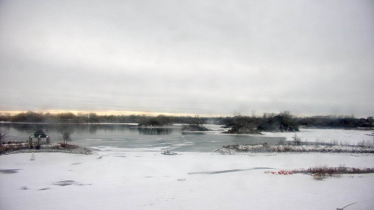 Thumbnail for current weather camera view from Three Oaks Recreation Area in Crystal Lake, Illinois