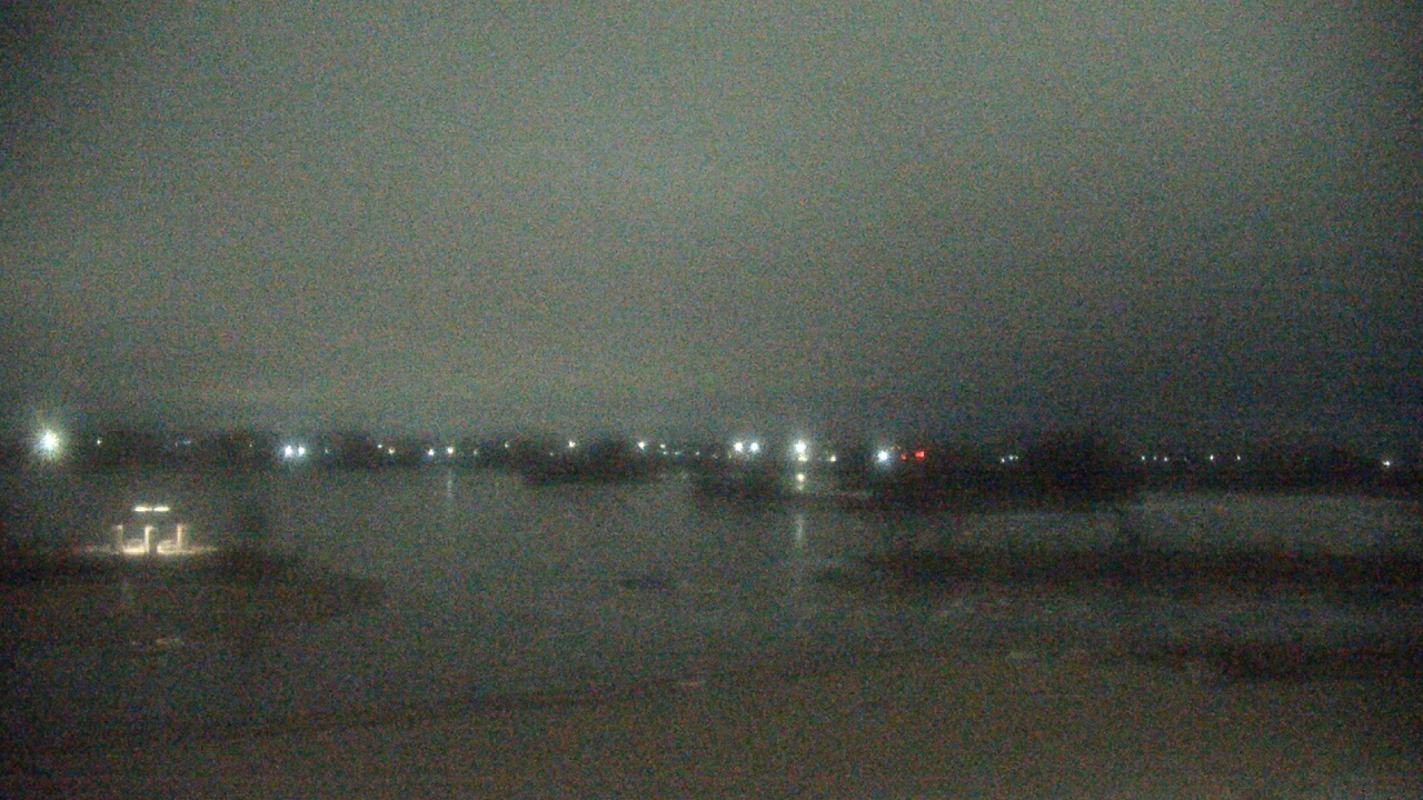 Thumbnail for current weather camera view from Three Oaks Recreation Area in Crystal Lake, Illinois