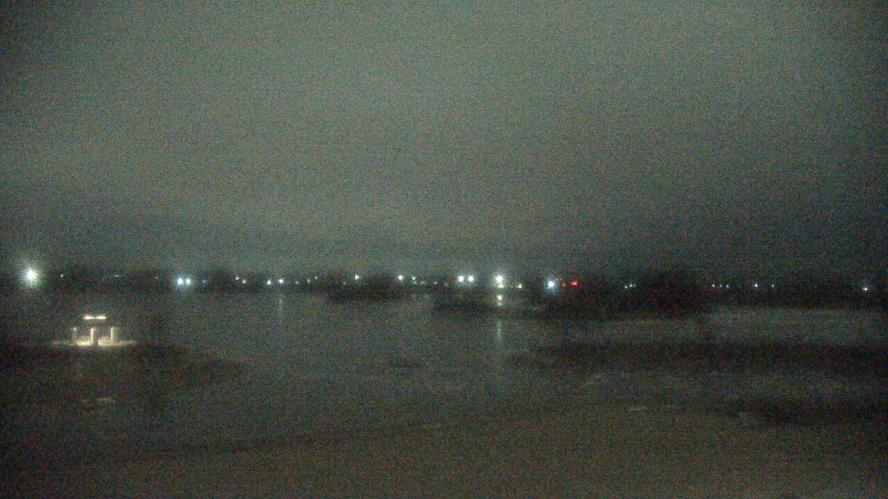 Thumbnail for current weather camera view from Three Oaks Recreation Area in Crystal Lake, Illinois