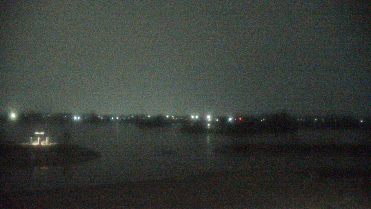 Thumbnail for current weather camera view from Three Oaks Recreation Area in Crystal Lake, Illinois