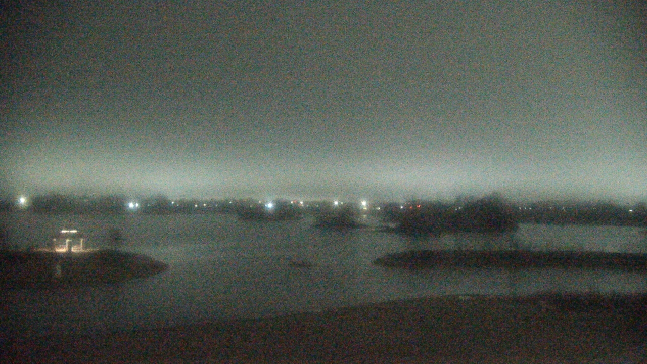 Thumbnail for current weather camera view from Three Oaks Recreation Area in Crystal Lake, Illinois