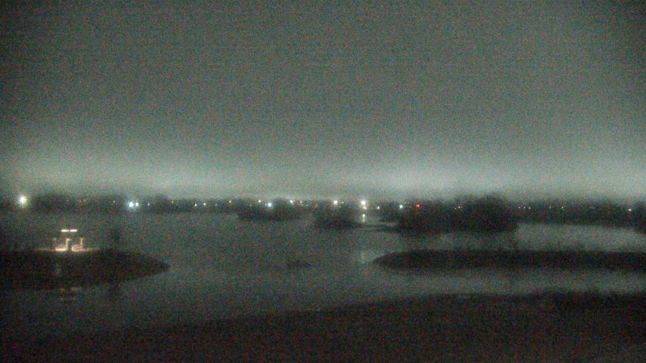 Thumbnail for current weather camera view from Three Oaks Recreation Area in Crystal Lake, Illinois