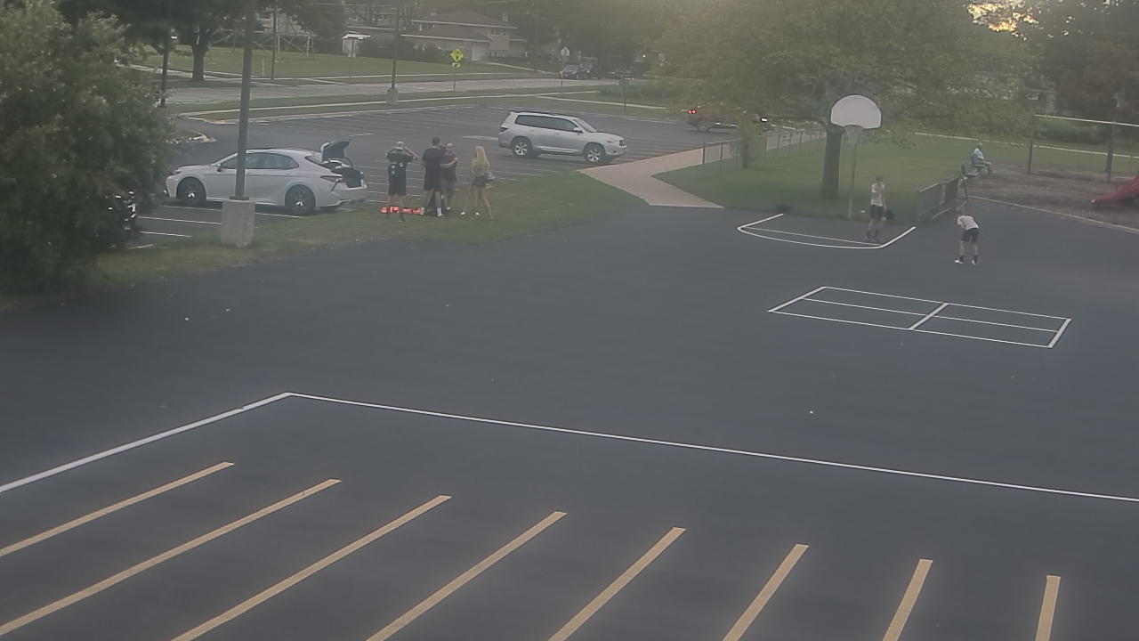 Thumbnail for current weather camera view from Terrace Elementary School in Des Plaines, Illinois