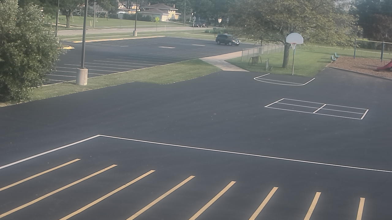 Thumbnail for current weather camera view from Terrace Elementary School in Des Plaines, Illinois