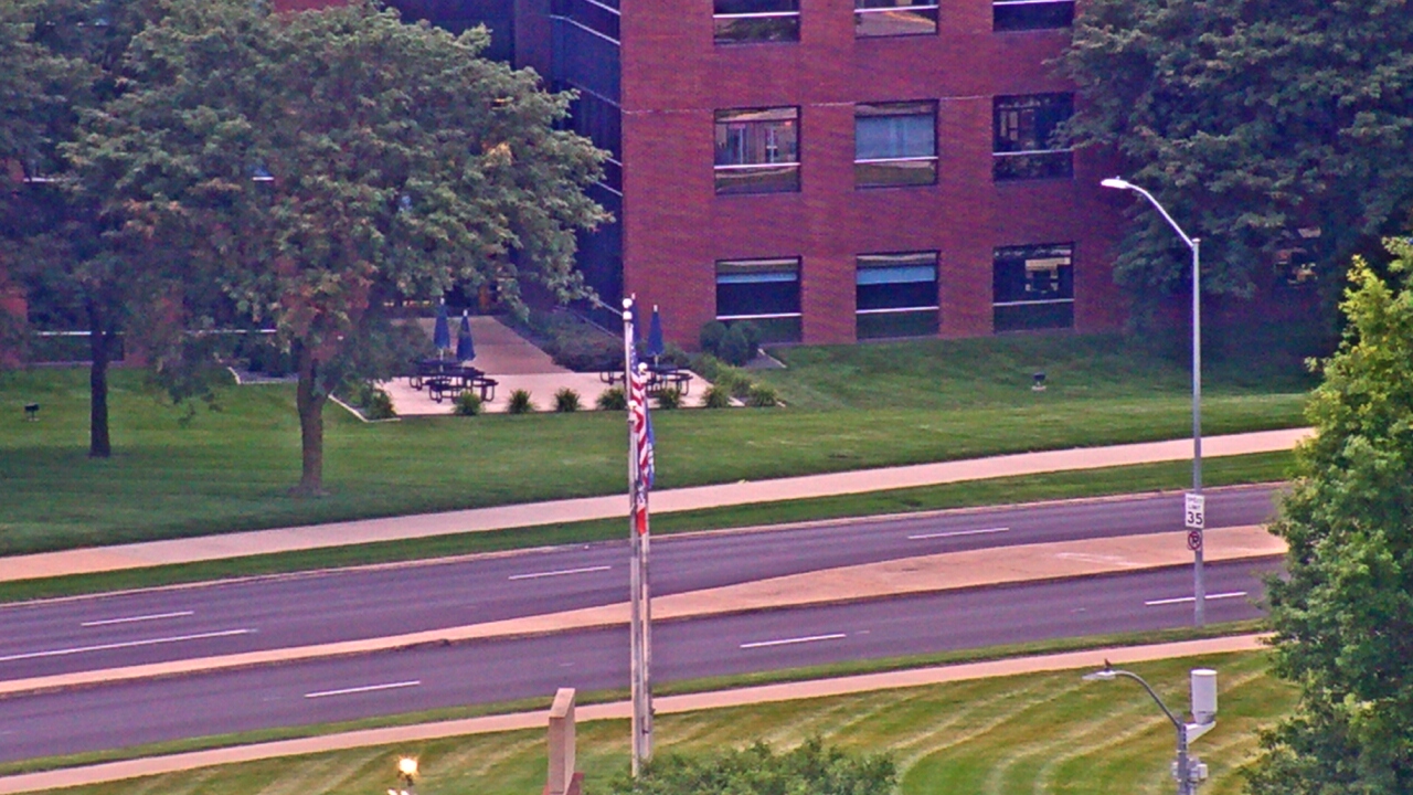Thumbnail for current weather camera view from Mercy West Hospital in Des Moines, Iowa