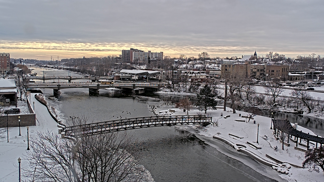 Thumbnail for current weather camera view from City of Elgin in Elgin, Illinois