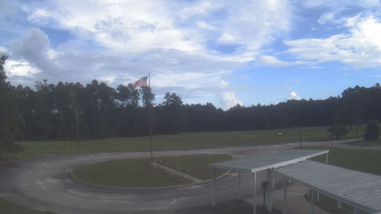 Thumbnail for current weather camera view from Bladen Lakes Primary School in Elizabethtown, North Carolina
