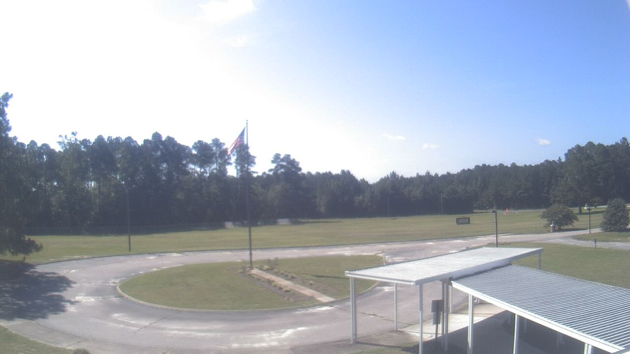 Thumbnail for current weather camera view from Bladen Lakes Primary School in Elizabethtown, North Carolina