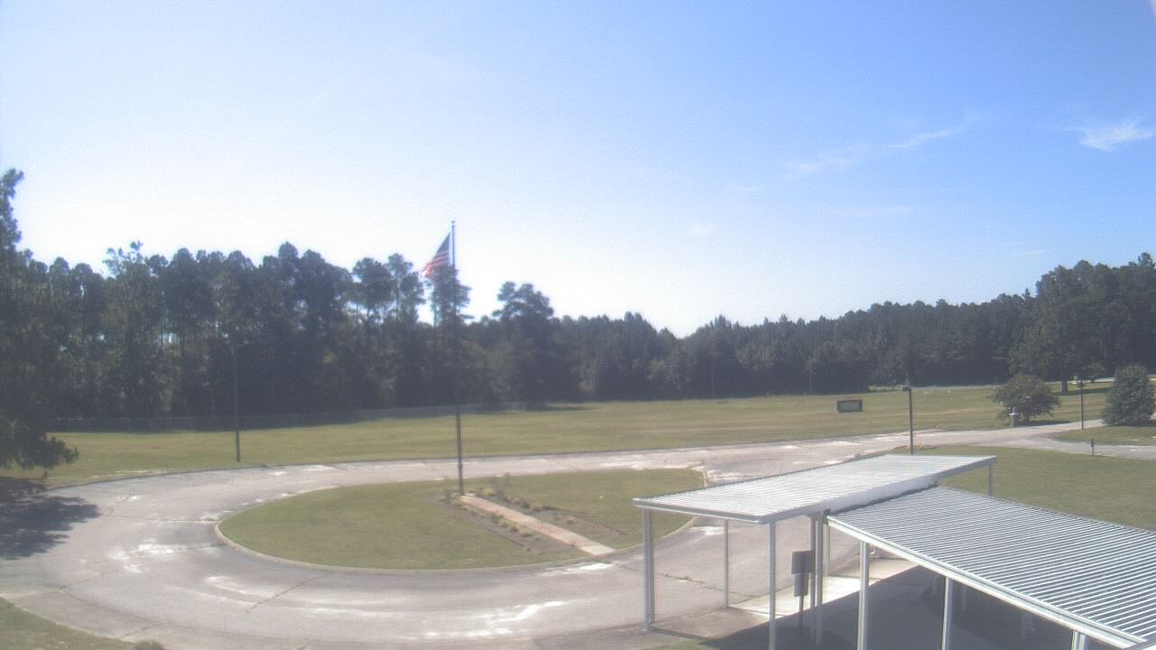 Thumbnail for current weather camera view from Bladen Lakes Primary School in Elizabethtown, North Carolina