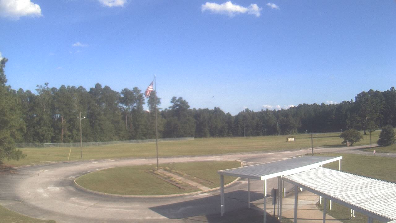 Thumbnail for current weather camera view from Bladen Lakes Primary School in Elizabethtown, North Carolina