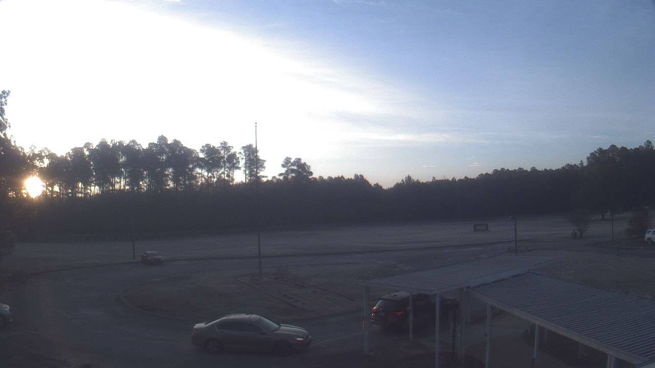 Thumbnail for current weather camera view from Bladen Lakes Primary School in Elizabethtown, North Carolina