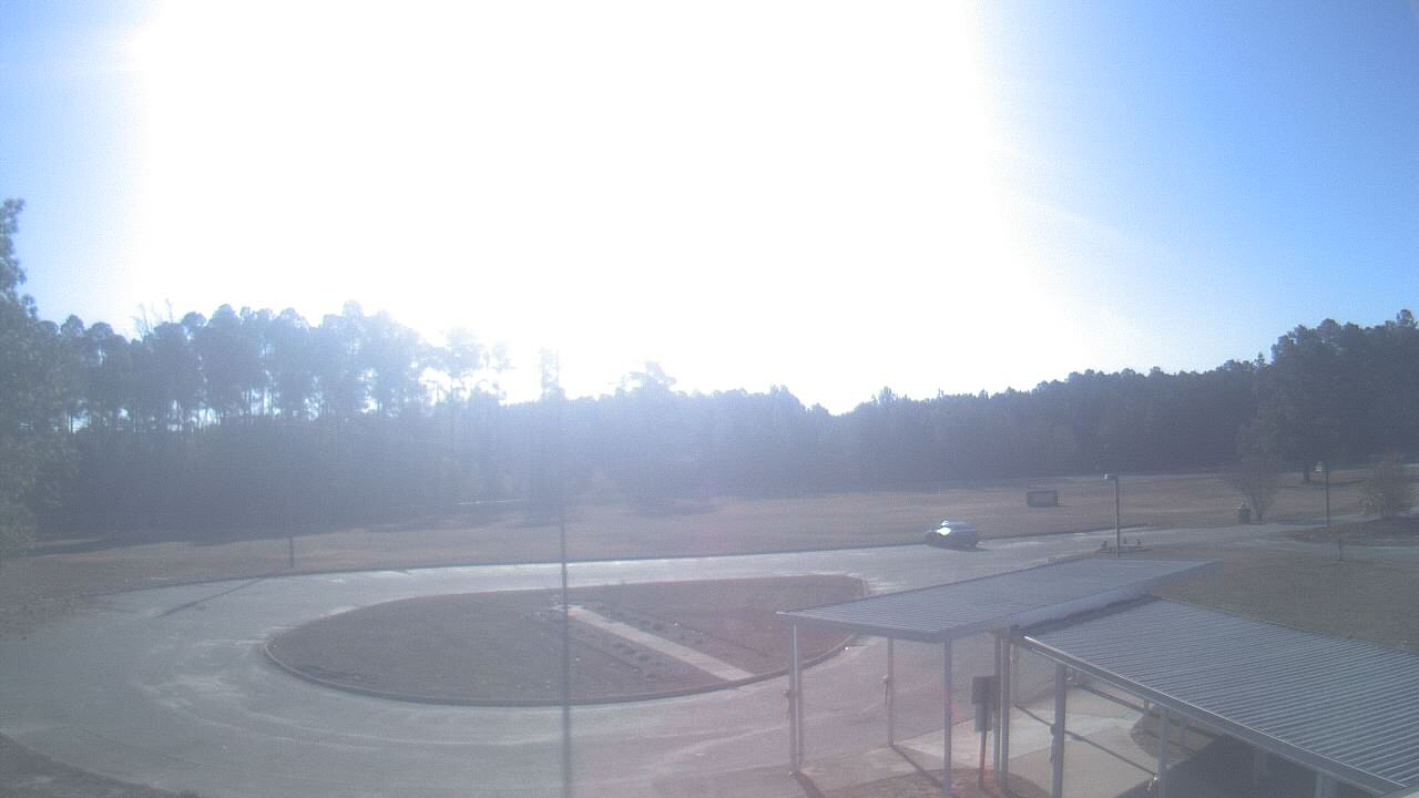 Thumbnail for current weather camera view from Bladen Lakes Primary School in Elizabethtown, North Carolina