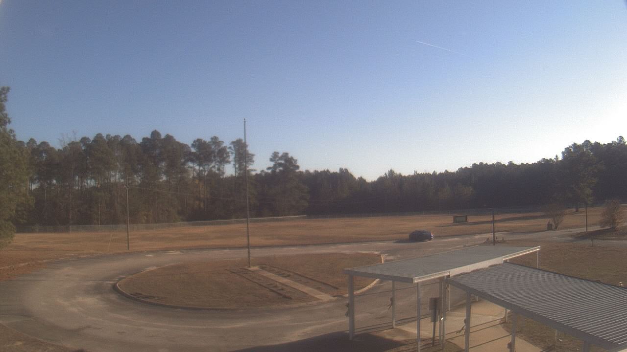 Thumbnail for current weather camera view from Bladen Lakes Primary School in Elizabethtown, North Carolina