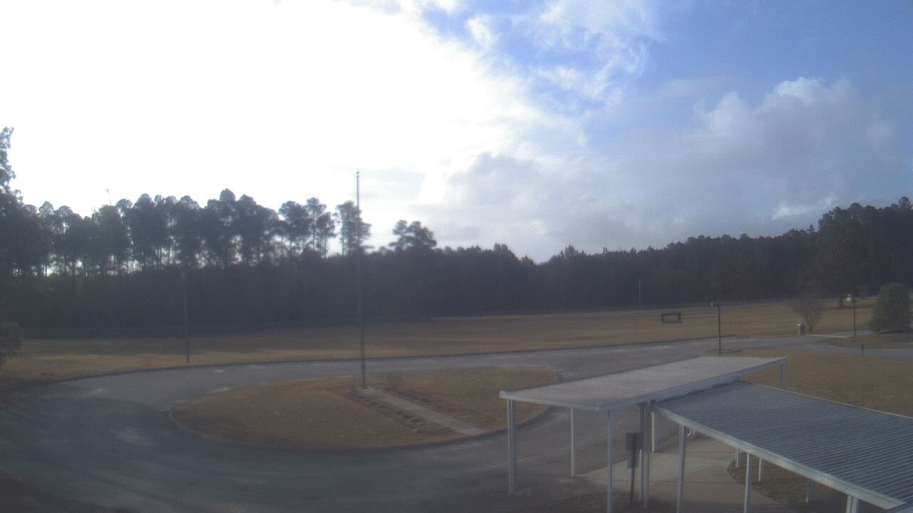 Thumbnail for current weather camera view from Bladen Lakes Primary School in Elizabethtown, North Carolina