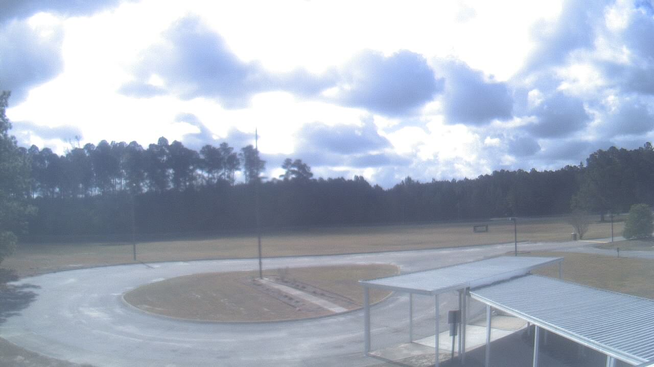 Thumbnail for current weather camera view from Bladen Lakes Primary School in Elizabethtown, North Carolina