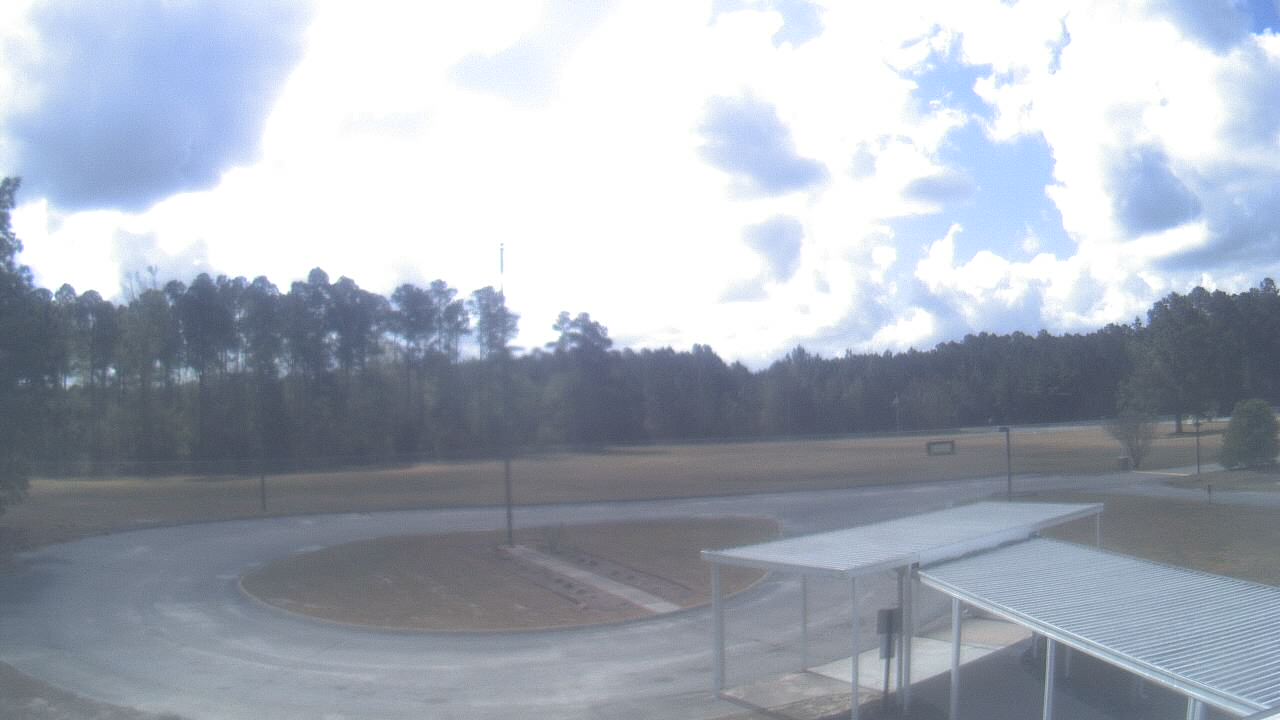 Thumbnail for current weather camera view from Bladen Lakes Primary School in Elizabethtown, North Carolina