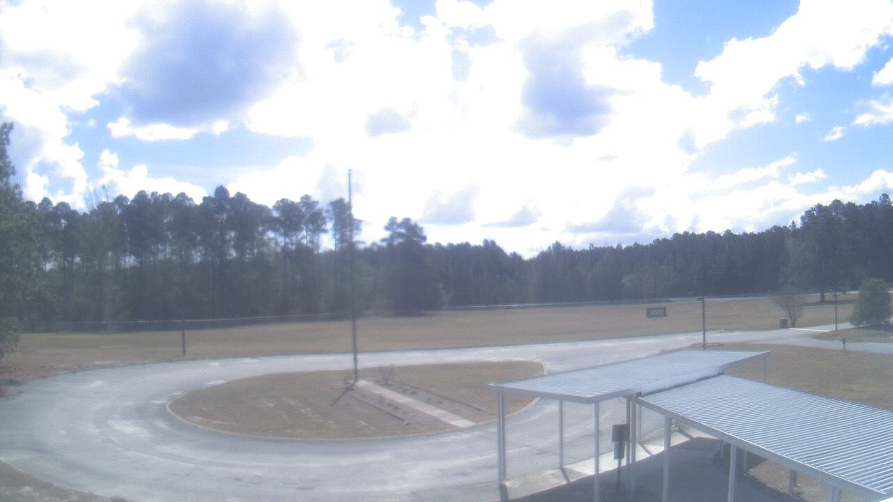Thumbnail for current weather camera view from Bladen Lakes Primary School in Elizabethtown, North Carolina