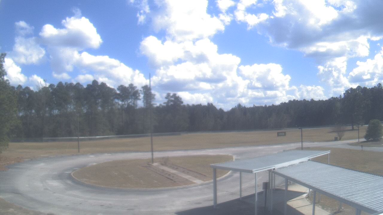 Thumbnail for current weather camera view from Bladen Lakes Primary School in Elizabethtown, North Carolina