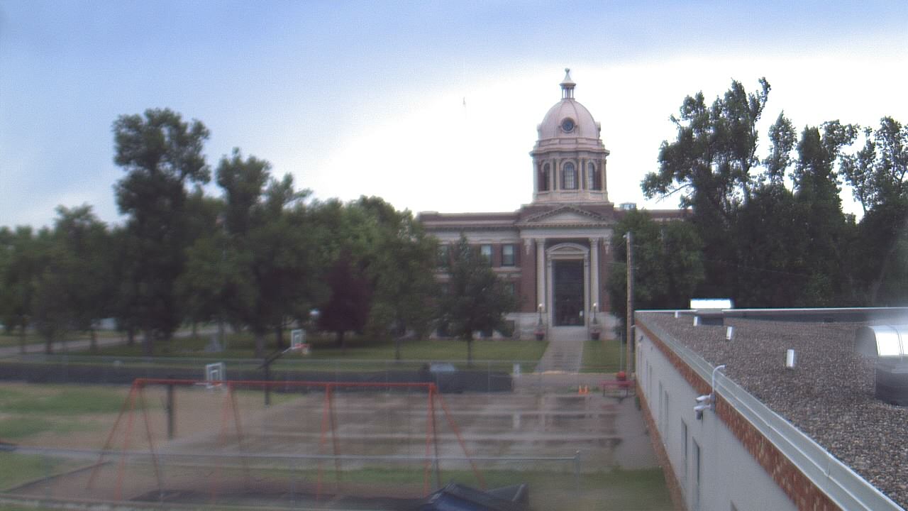 Thumbnail for current weather camera view from Ellendale HS in Ellendale, North Dakota