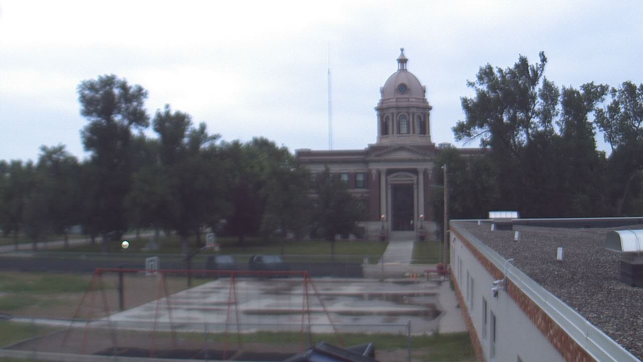 Thumbnail for current weather camera view from Ellendale HS in Ellendale, North Dakota