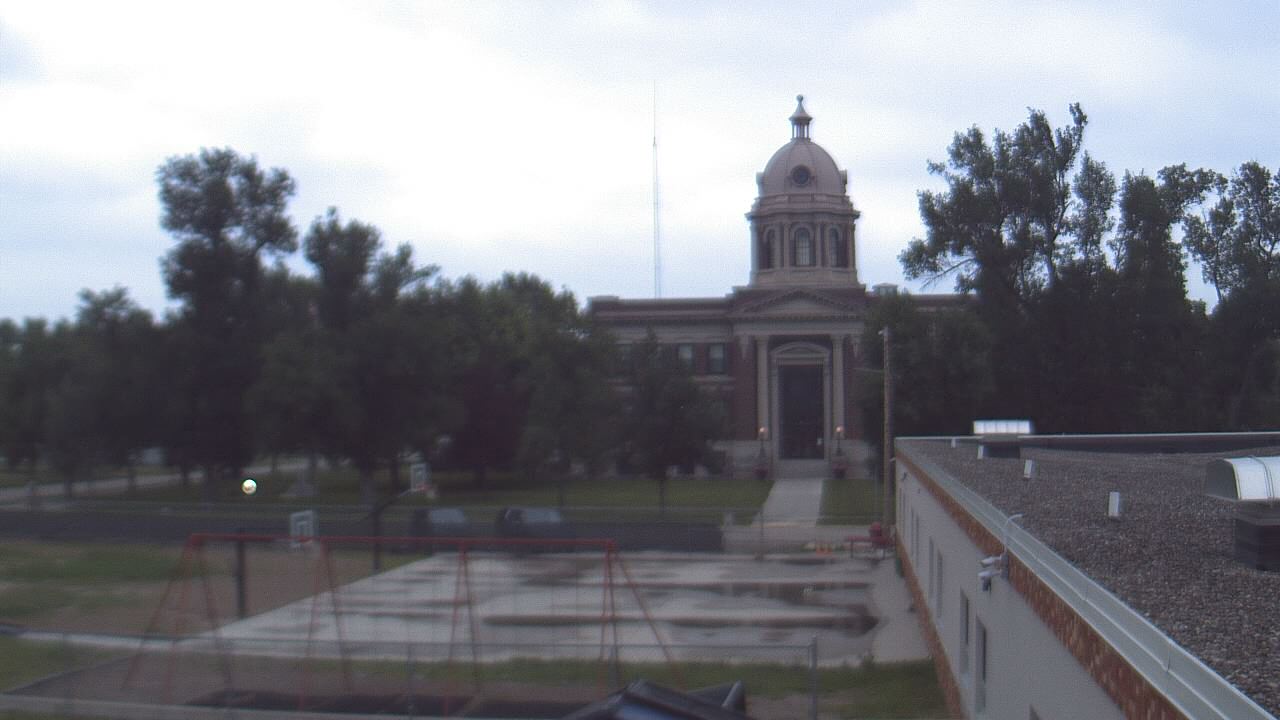 Thumbnail for current weather camera view from Ellendale HS in Ellendale, North Dakota