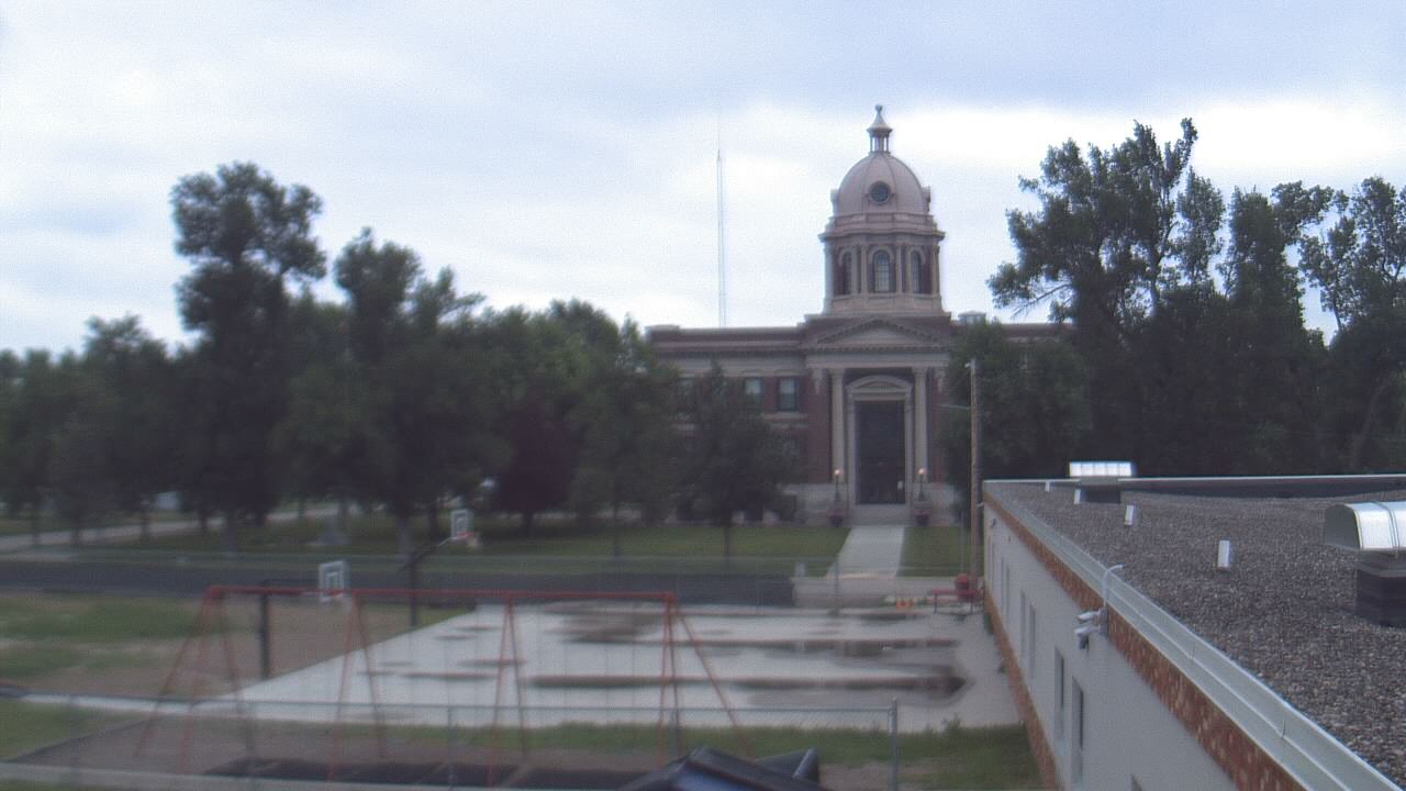 Thumbnail for current weather camera view from Ellendale HS in Ellendale, North Dakota