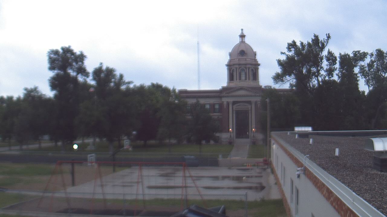Thumbnail for current weather camera view from Ellendale HS in Ellendale, North Dakota