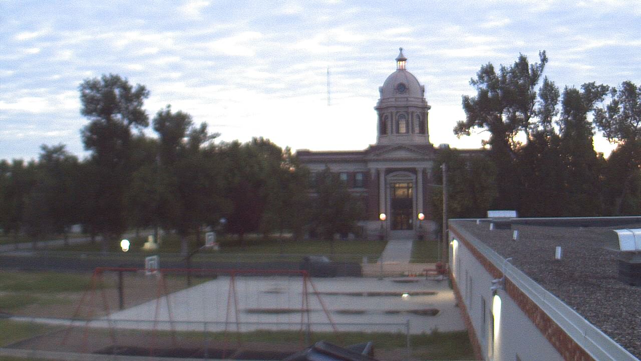 Thumbnail for current weather camera view from Ellendale HS in Ellendale, North Dakota