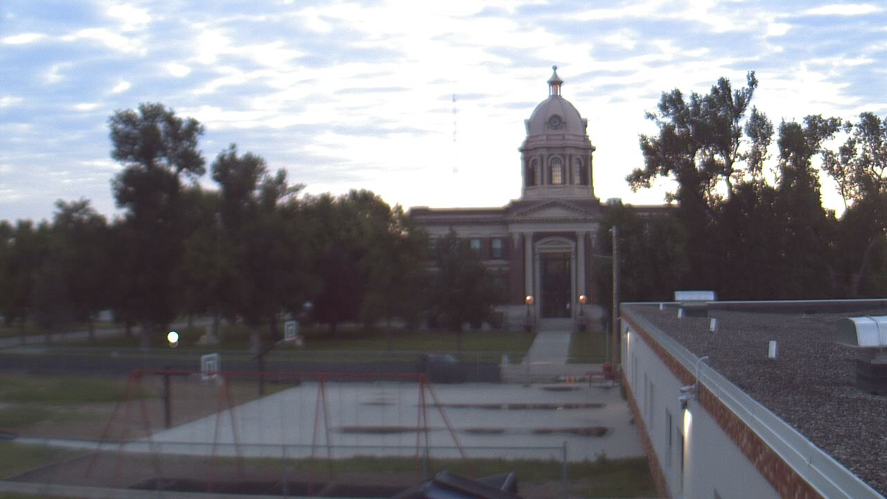 Thumbnail for current weather camera view from Ellendale HS in Ellendale, North Dakota