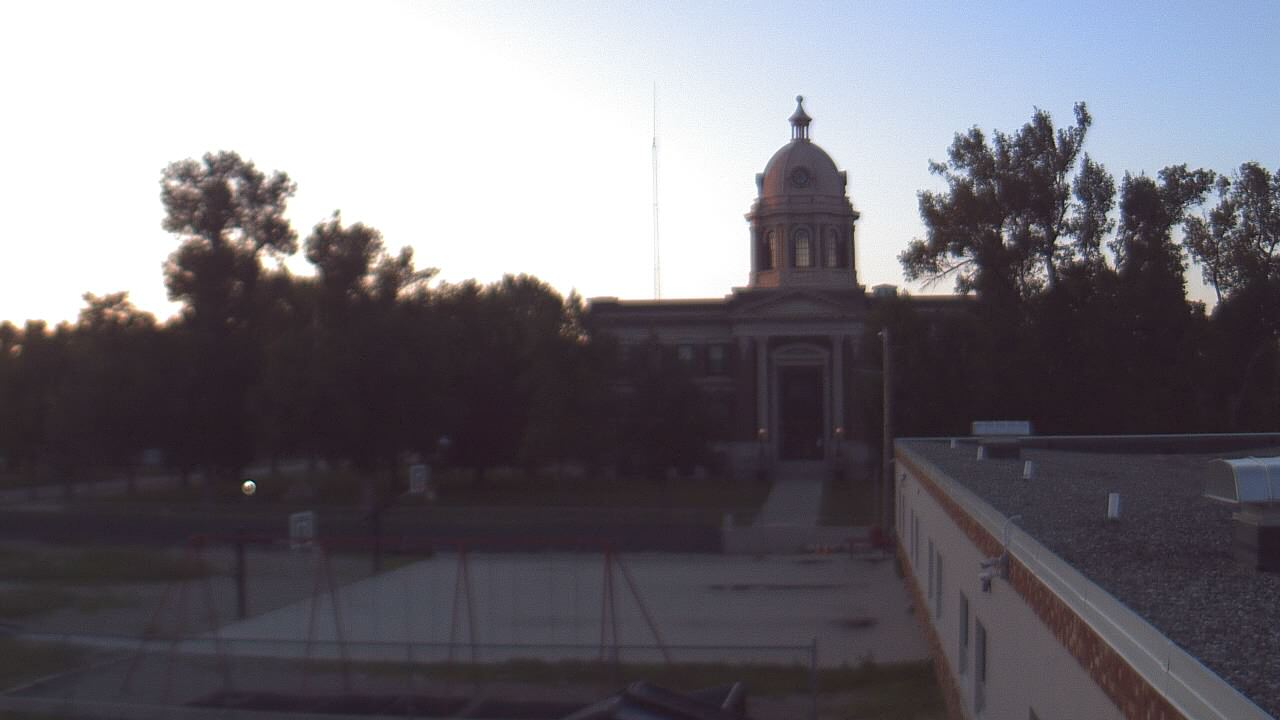Thumbnail for current weather camera view from Ellendale HS in Ellendale, North Dakota