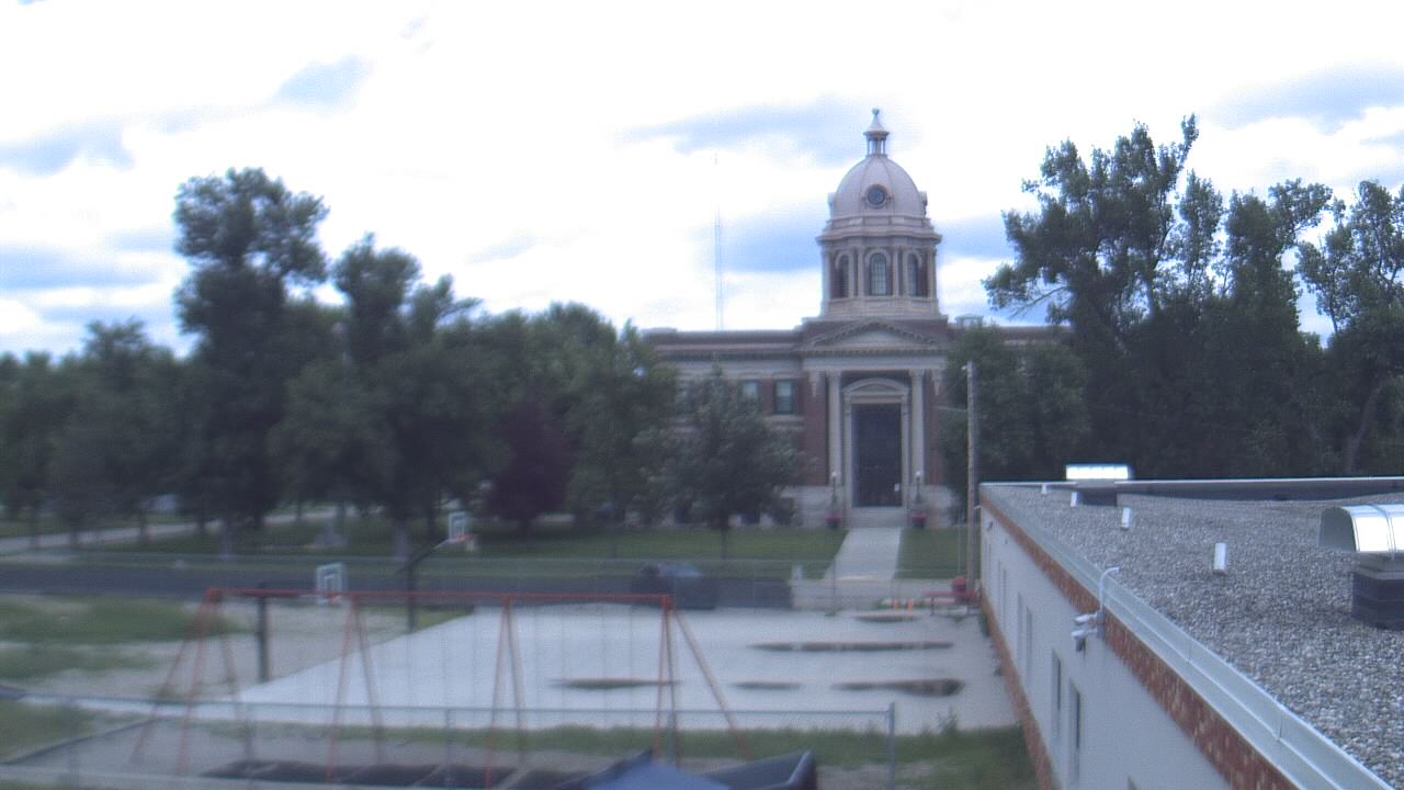 Thumbnail for current weather camera view from Ellendale HS in Ellendale, North Dakota