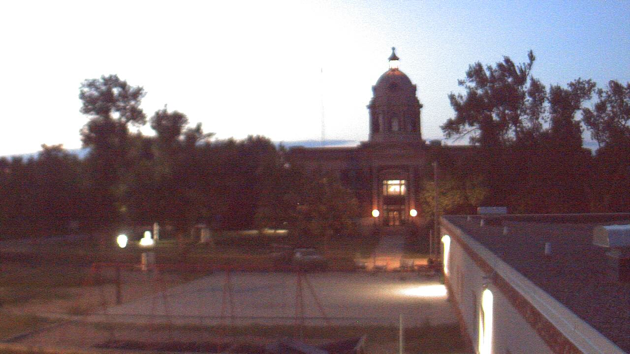 Thumbnail for current weather camera view from Ellendale HS in Ellendale, North Dakota
