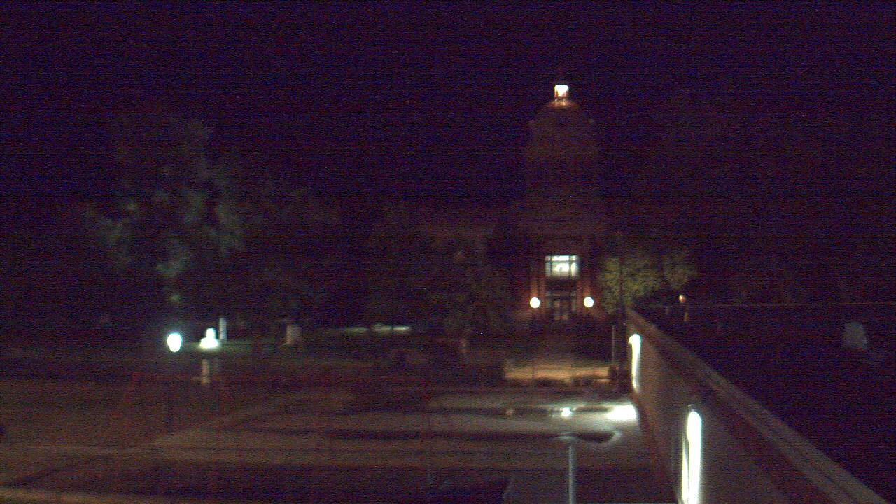 Thumbnail for current weather camera view from Ellendale HS in Ellendale, North Dakota
