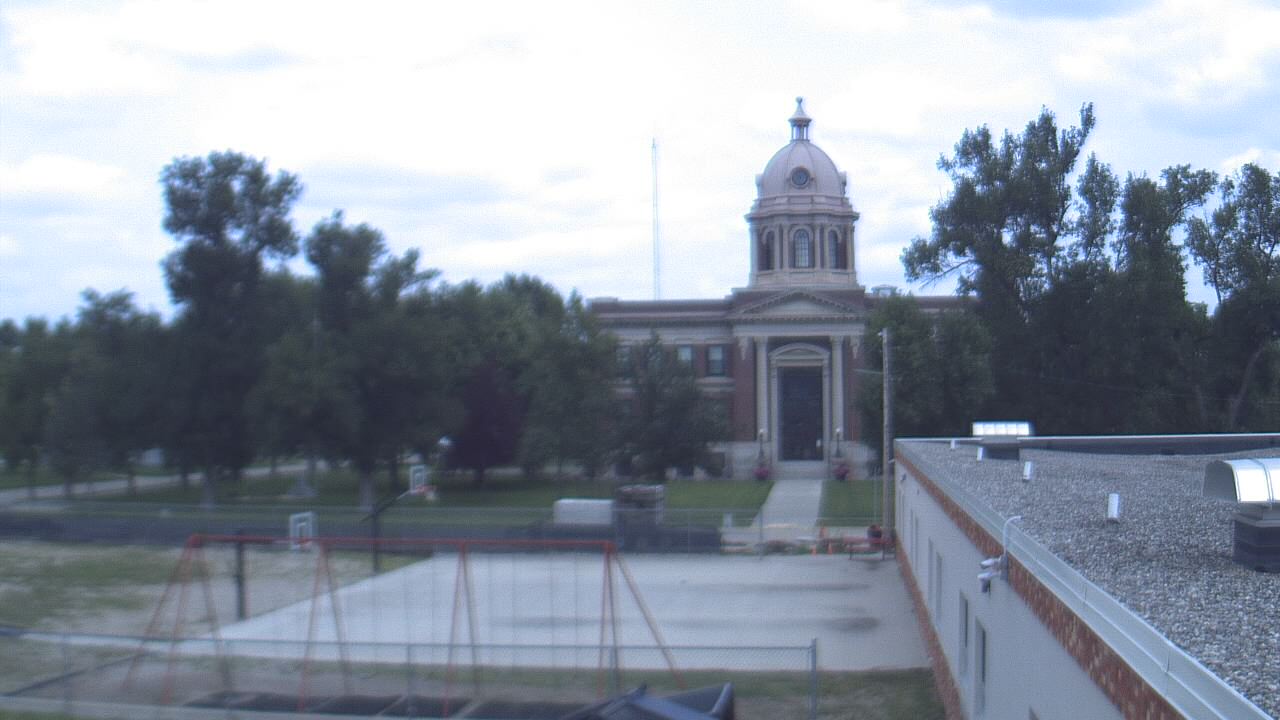 Thumbnail for current weather camera view from Ellendale HS in Ellendale, North Dakota
