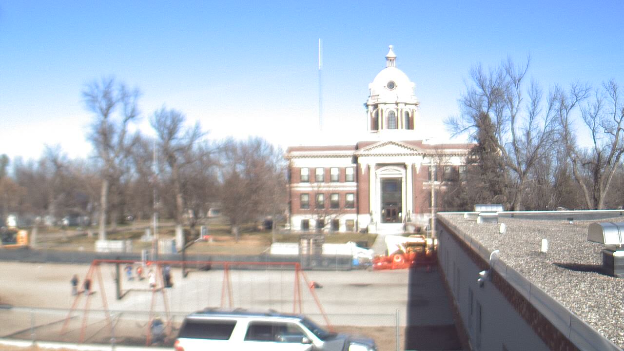 Thumbnail for current weather camera view from Ellendale HS in Ellendale, North Dakota