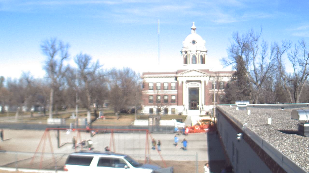 Thumbnail for current weather camera view from Ellendale HS in Ellendale, North Dakota