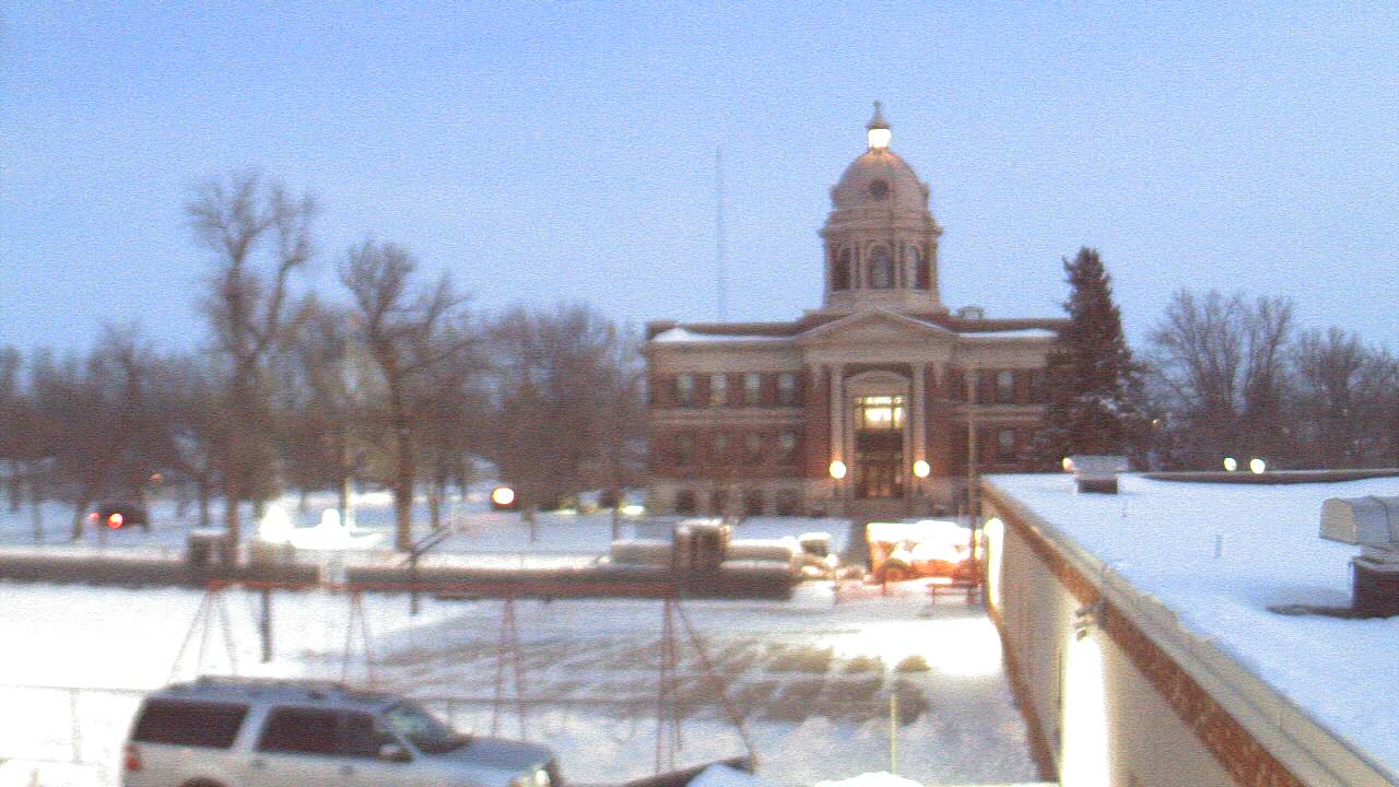 Thumbnail for current weather camera view from Ellendale HS in Ellendale, North Dakota