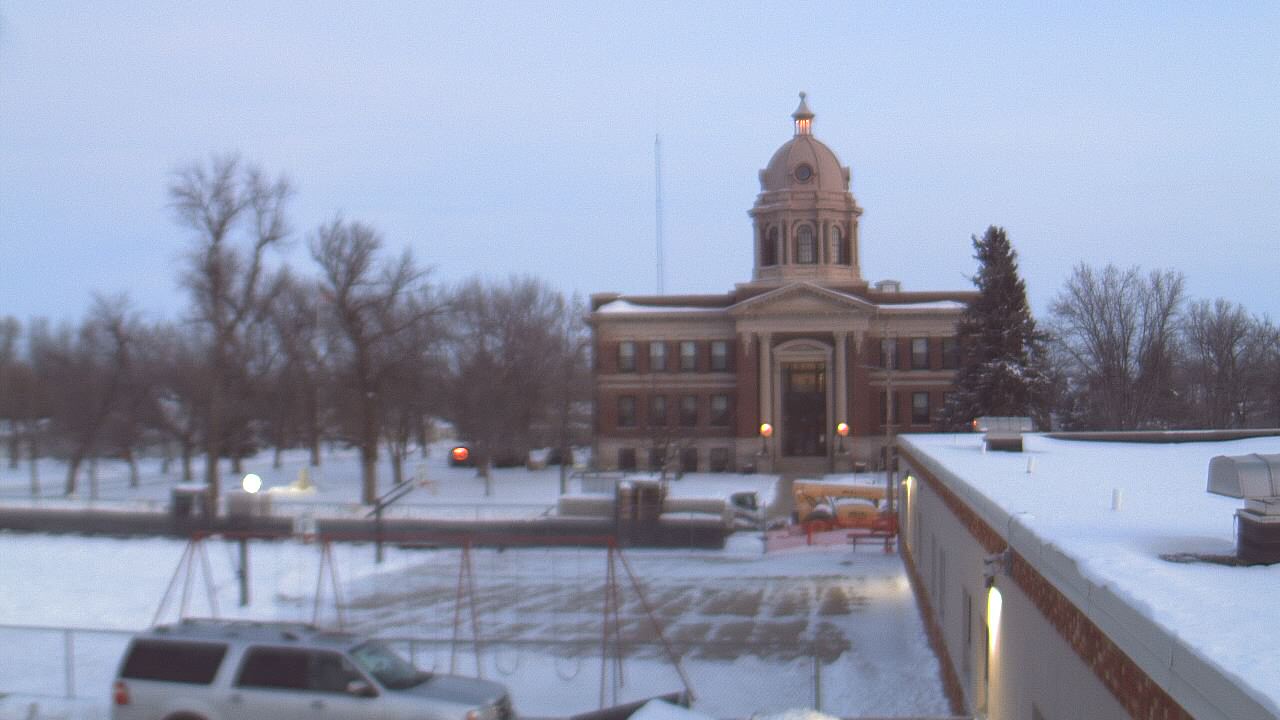 Thumbnail for current weather camera view from Ellendale HS in Ellendale, North Dakota