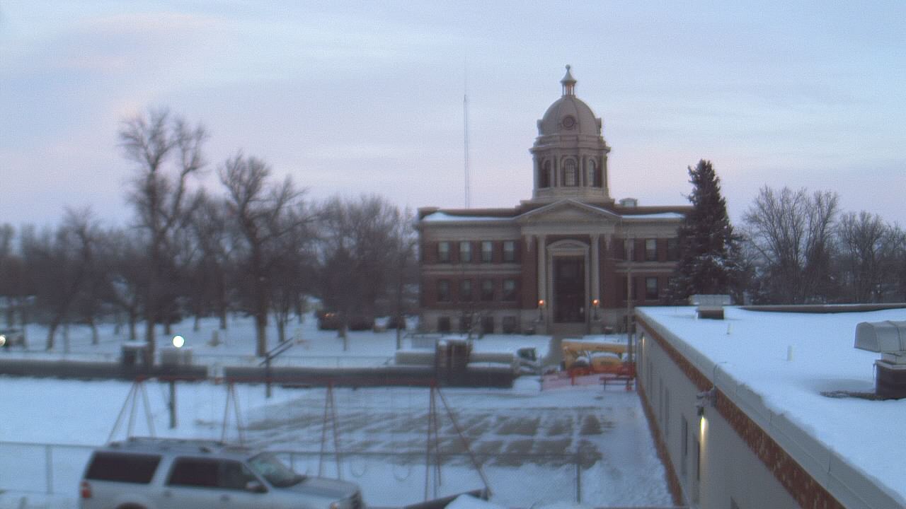 Thumbnail for current weather camera view from Ellendale HS in Ellendale, North Dakota
