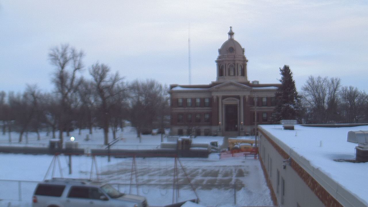 Thumbnail for current weather camera view from Ellendale HS in Ellendale, North Dakota
